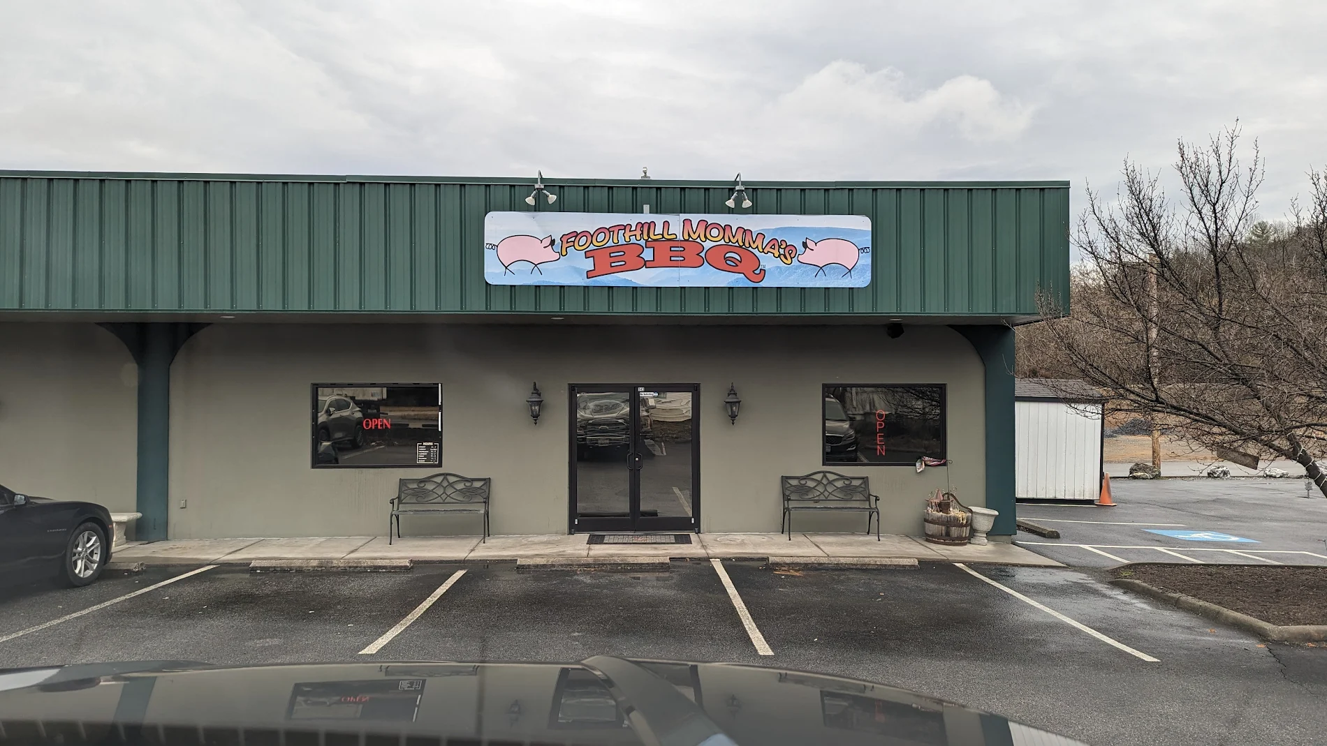 Foothill Momma's BBQ Juke Joint
