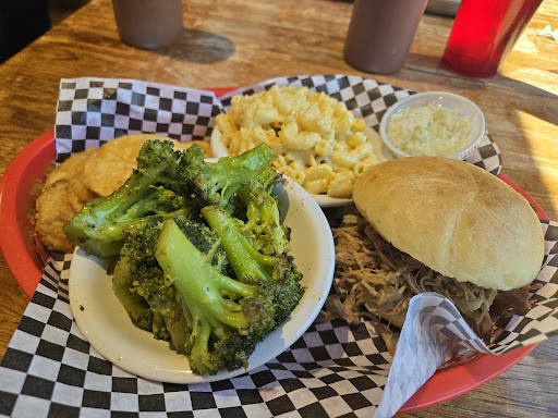 Foothill Momma's BBQ Juke Joint photo 8
